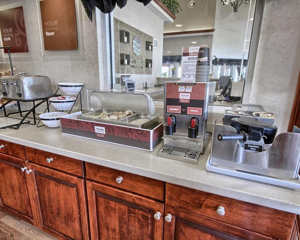 Comfort Inn & Suites Dimondale - Lansing Экстерьер фото